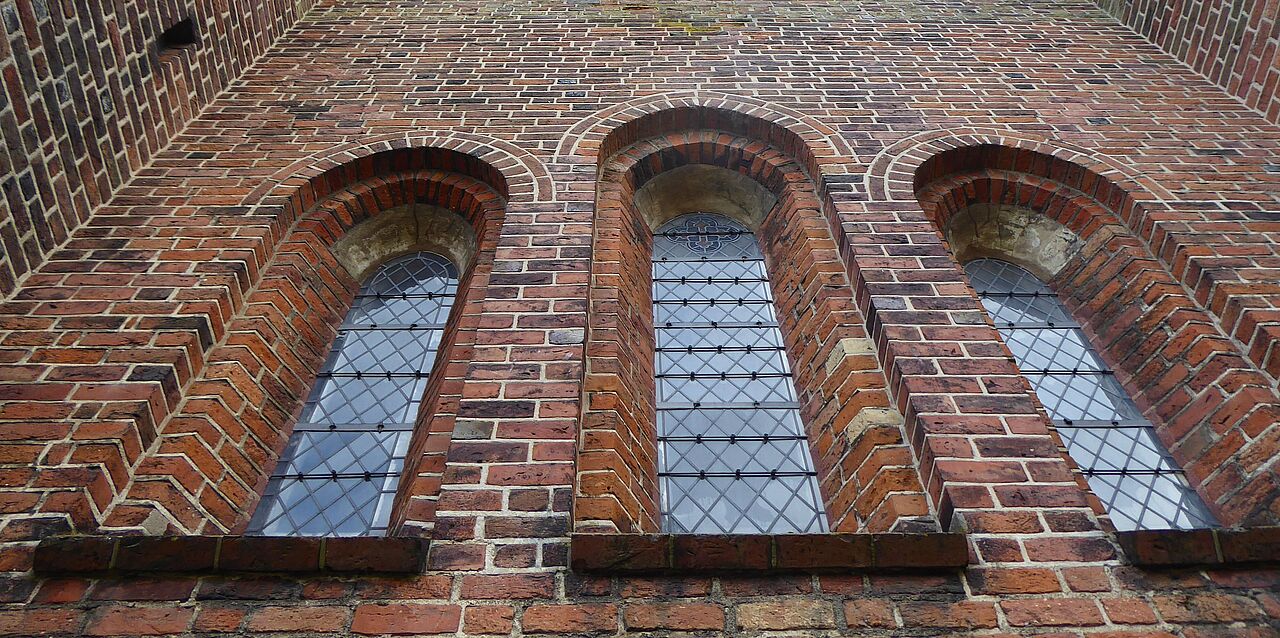 Billede af vinduerne i Gammel Vor Frue Kirke